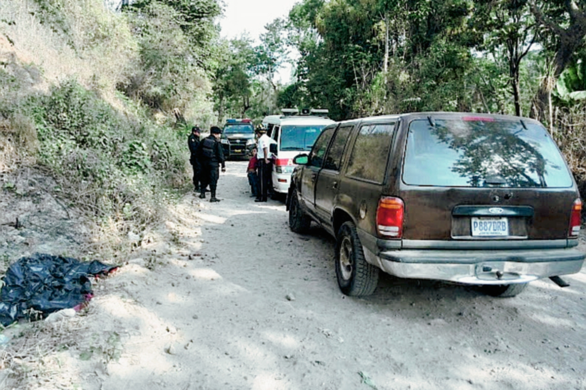 Un padre de familia fue muerto a balazos cuando conducía se vehículo junto a sus hijos menores de edad.