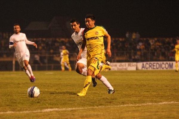 El deportivo Marquense y los cremas no pasaron del empate 1-1. (Foto Prensa Libre: Aroldo Marroquín)