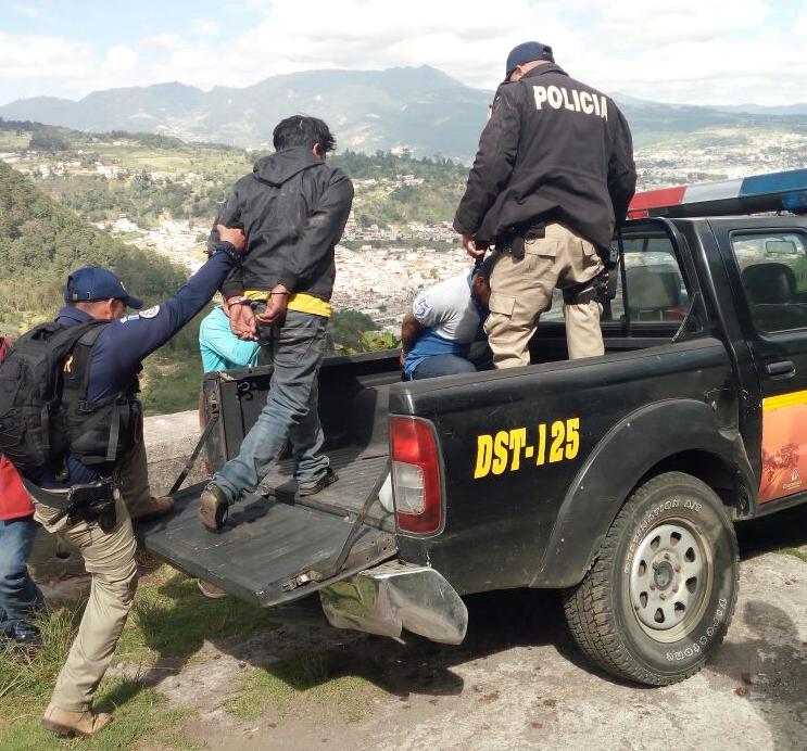 Los sospechosos fueron llevados por la Policía Nacional Civil al Centro Regional de Justicia para su primera declaración ante un juez. (Foto Prensa Libre: Fred Rivera) 