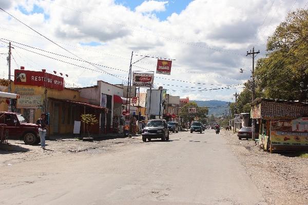 Según vecinos, cantinas y bares en la zona 8 de la cabecera de Huehue son  causa de   delincuencia.