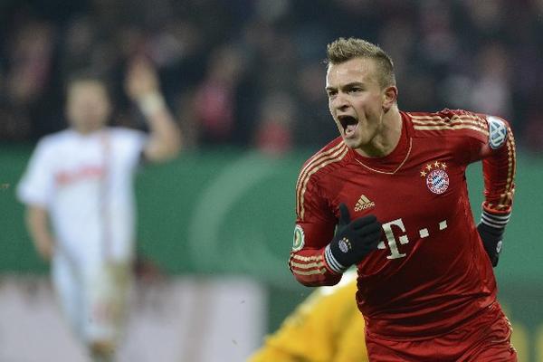 El volante suizo, Xherdan Xaqiri, anotó el segundo gol del Bayern Múnich en la copa alemana frente al Augsburgo. (Foto Prensa Libre: AFP)