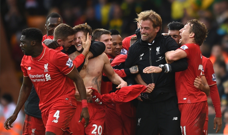 El Liverpool festejó efusivamente el gol del triunfo en el último minuto. (Foto Prensa Libre: AP)