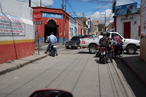 Pobladores señalan que ventas de licores y prostíbulos favorecen el aumento de hechos delictivos. (Foto Prensa Libre)