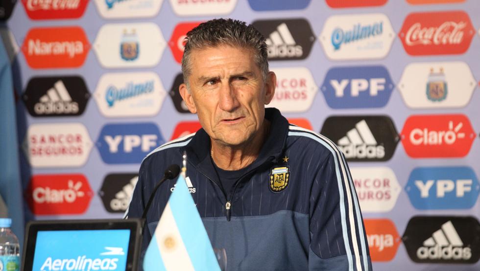 Edgardo Bauza, director técnico de Argentina, ha viajado a Barcelona para reunirse con Lionel Messi. (Foto Prensa Libre:EFE)