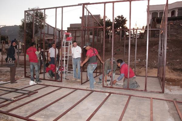 Prototipo de vivienda se construye en tres días. (Foto Prensa Libre: Aroldo Marroquín)