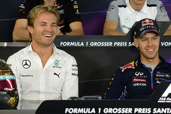 Rosberg -Izquierda- junto a Vettel durante la presentación del Gran Premio de Alemania 2014. (Foto Prensa Libre: AFP)