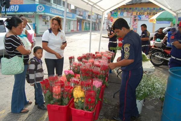 El puesto de venta está ubicado en el parque de Colomba. (Foto Prensa Libre: Alexánder Coyoy)<br _mce_bogus="1"/>