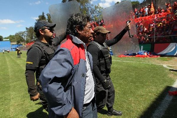 El técnico Ramón Maradiaga intentará que sus dirigidos consigan el triunfo en el clásico 273 ante los cremas. (Foto Prensa Libre: Francisco Sánchez)