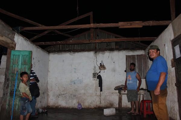 Familia de San Francisco, Petén,  resultó afectada  porque  se inundó su vivienda.