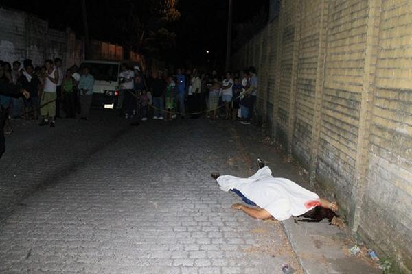 Marlon Estuardo Rodríguez Valenzuela, de 41 años, fue atacado en un sector de la zona 3 de Escuintla. (Foto Prensa Libre: Enrique Paredes)