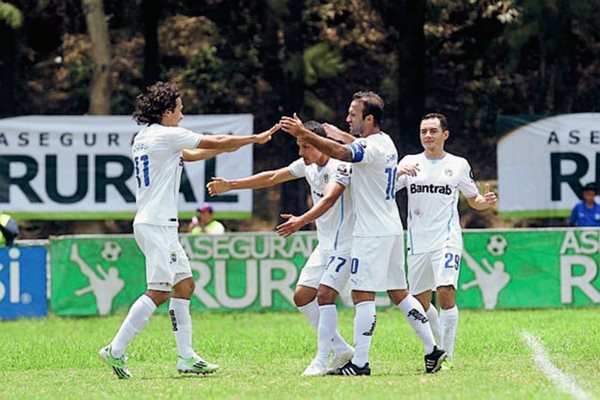 Comunicaciones festejó en el estadio Revolución. (Foto Prensa Libre: Óscar Felipe).