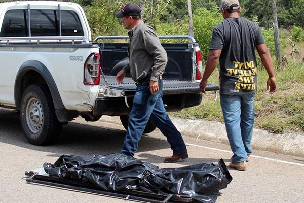 Ofelia Hernández Gómez de 40 años, murió hoy dentro de su vivienda (Foto Prensa Libre: Hugo Oliva).<br _mce_bogus="1"/>