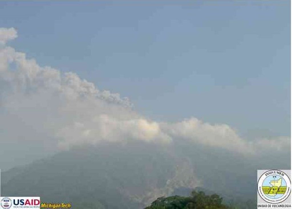 Actividad del Volcán de Fuego registrada este miércoles. (Foto Prensa Libre: Conred).