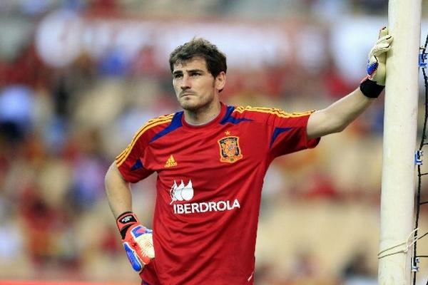 El portero español Iker Casillas es uno de los candidatos para el Golden Foot 2012. (Foto Prensa Libre: EFE)