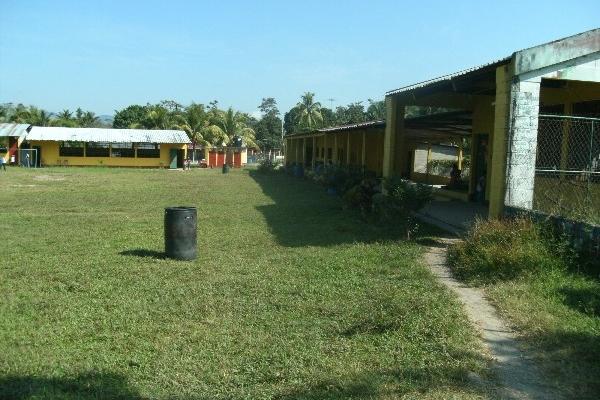 La escuela de la aldea Nahuá está cerrada por la  inseguridad imperante.