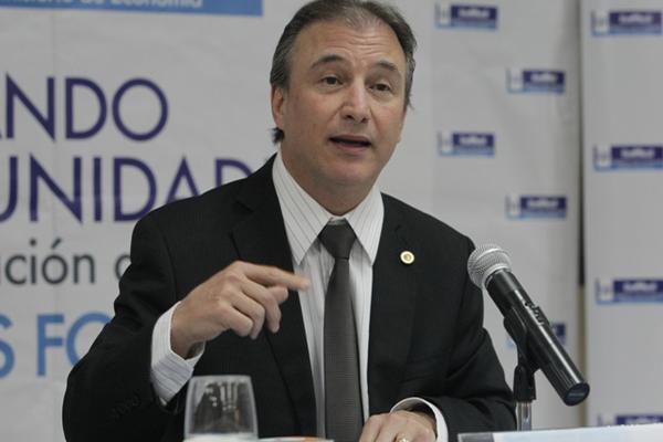 Ministro de economía, Sergio de la Torre. (Foto Prensa Libre: Archivo)