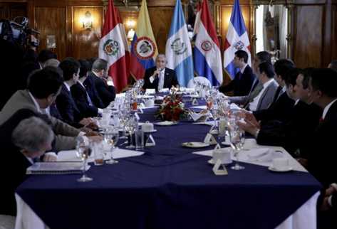 Encuentro de presidente Pérez Molina con alcaldes suramericanos. (Foto SCSPR)