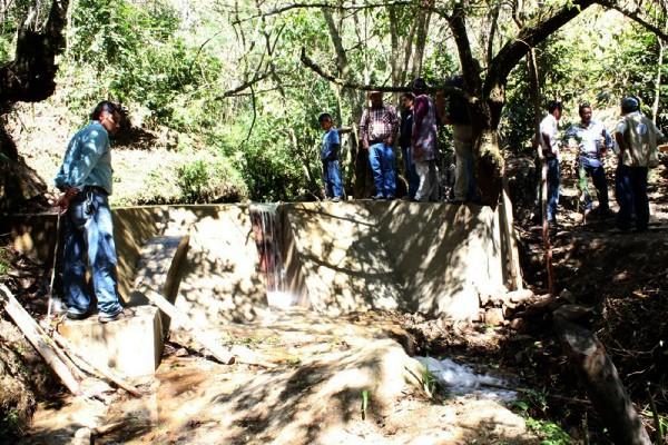 Monitoreo sobre saneamiento de agua entubada en una planta de captación de Granados, donde se detectó que el agua no fue clorada durante las 30 semanas que duró la inspección.