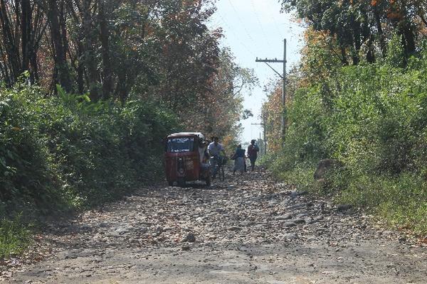 Uno de los tramos  de la ruta entre varias aldeas y Siquinalá, Escuintla, que están deteriorados.