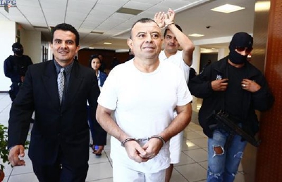 Jorge Ulloa  Sibrían luego de asistir a una audiencia judicial en El Salvador. (Foto Prensa Libre: LPG)