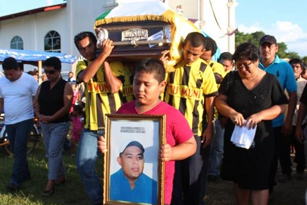 El cuerpo de Guadalupe Castellanos Ochaeta fue sepultado en la comunidad San Juan de Dios, de donde era residente.<br _mce_bogus="1"/>