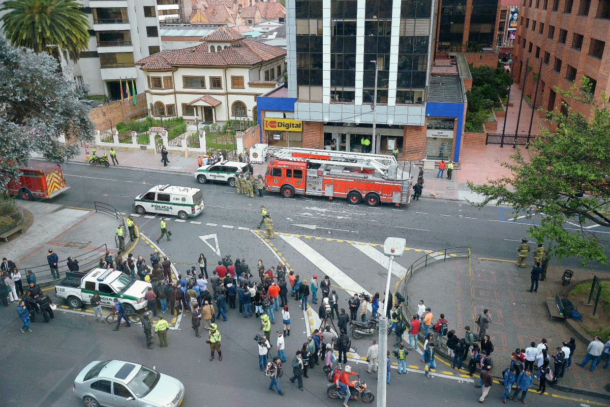 Vista de uno de los lugares donde ocurrió una de las explosiones el jueves por la tarde en Bogotá, Colombia. (Foto Prensa Libre: AFP).