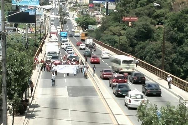 Las autoridades dicen que el puente Belice no será cerrado. (Foto Prensa Libre: Hemeroteca PL)