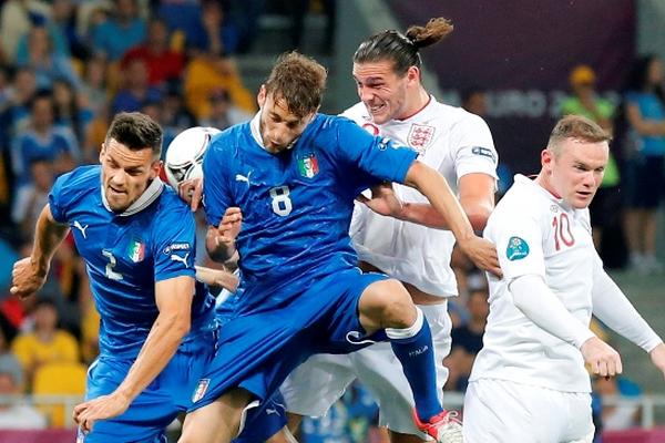 Italia superó 4-2 a Inglaterra y avanzó a las semifinales de la Euro 2012 donde se medirá ante Alemania. (Foto Prensa Libre: AP)