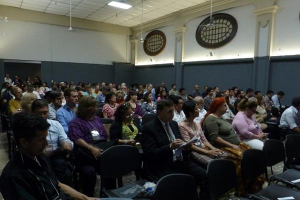 Unas 500 personas participan en el Simposio Nacional de Arqueología en el Museo Nacional de Arqueología y Etnología. Foto Prensa Libre: Ministerio de Cultura y Deportes.