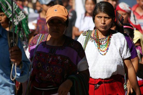 Miembros de Grupos en Resistencia marchan por calles de la  cabecera retalteca.<br _mce_bogus="1"/>