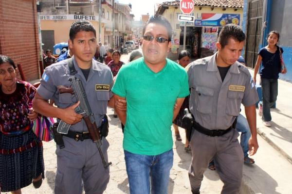 García es trasladado al Juzgado en Santa Cruz del Quiché. (Foto Prensa Libre: Óscar Figueroa)<br _mce_bogus="1"/>