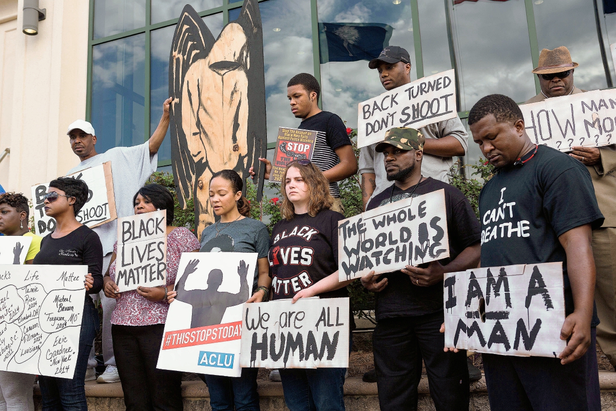 Manifestantes protestan por la muerte de Walter Scott, por la policía blanco,/ (Foto Prensa Libre:AFP)AFP