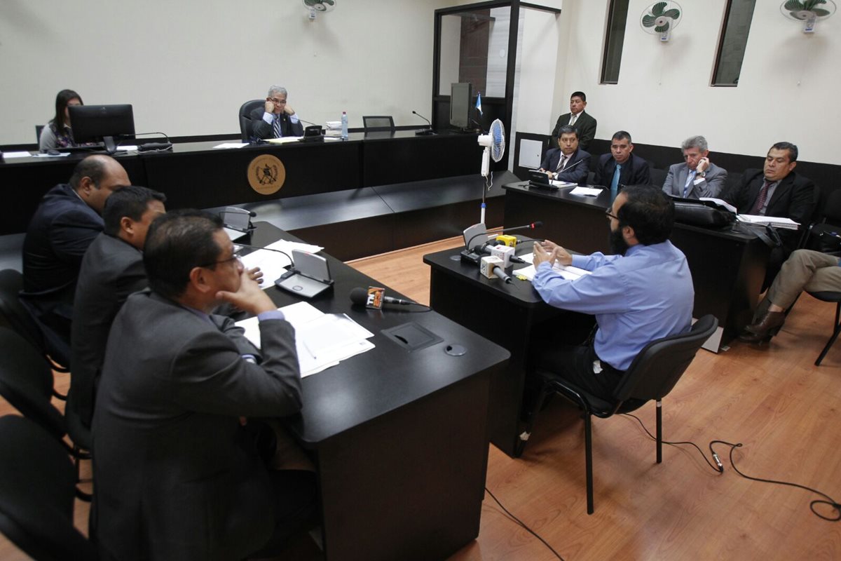 Audiencia en el Juzgado de Mayor Riesgo B para conocer estado de salud de Roxana Baldetti. (Foto Prensa Libre: Paulo Raquec)