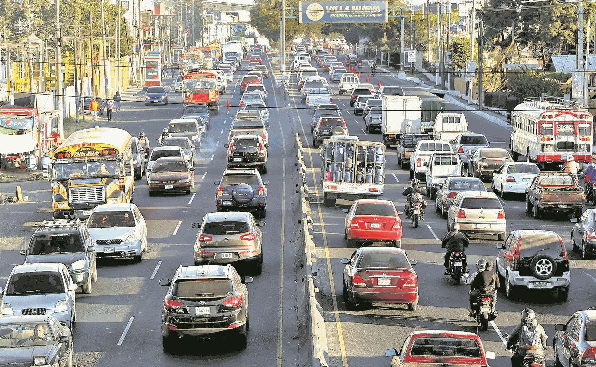 El impuesto sobre circulación de vehículos vence el próximo 31 de julio. (Foto Prensa Libre: Hemeroteca) 
