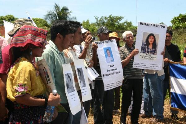 Grupo de migrantes que integra la "Caravana paso a paso hacia la paz" en México. (EFE).