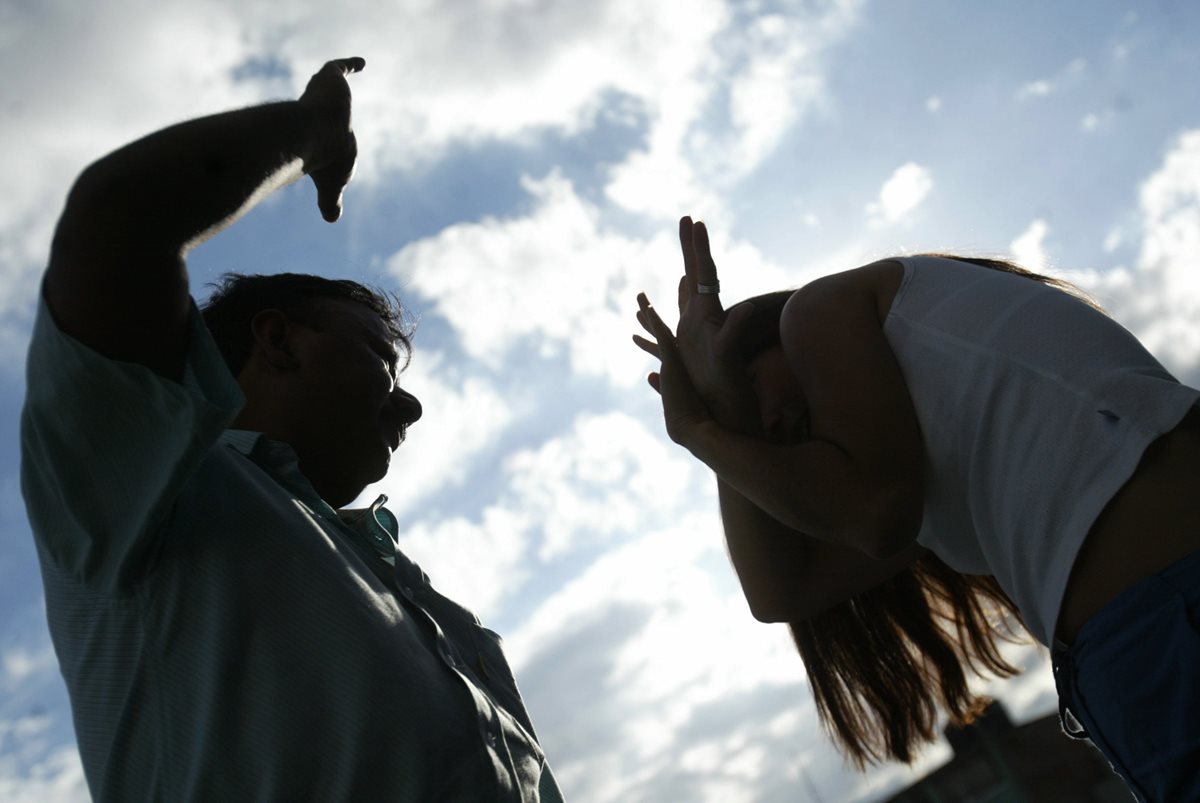 La violencia contra la mujer en sus distintas manifestaciones es uno de los principales casos denunciados. Foto de referencia. (Foto Prensa Libre: Hemeroteca PL)