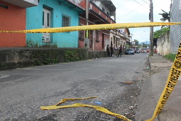 Lugar donde ocurrió el asalto a los dos cuentahabientes, en la ciudad de Escuintla. (Foto Prensa Libre: Melvin Sandoval)<br _mce_bogus="1"/>