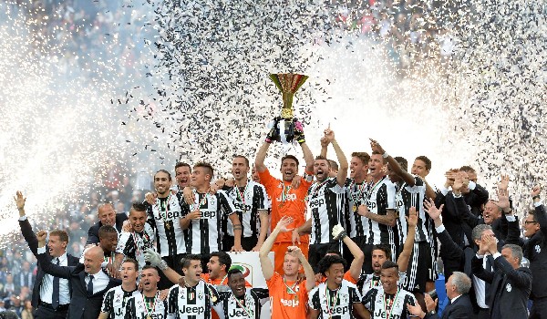 Juventus celebró la corona en Italia. (Foto Prensa Libre: AFP)