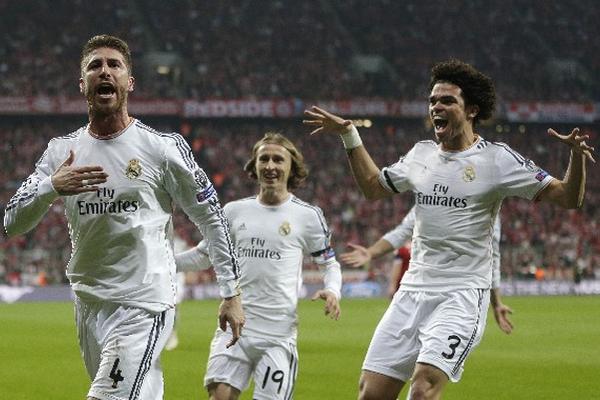 Sergio Ramos celebra una de las dos anotaciones que consiguió en el juego ante el Bayern. (Foto Prensa Libre: AP)