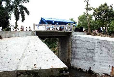 Puente comunica a  varias comunidades.