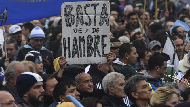 En Argentina, el mayor productor de alimentos per cápita de la región, tiene índices de hambre tan altos como México o Trinidad y Tobago. FOTO: AFP