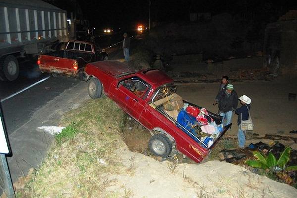 Picop que se estrelló contra el autobús de Transportes Figueroa en el km 47 de la ruta Interamericana, Sumpango. (Foto Prensa Libre: Víctor Chamalé)<br _mce_bogus="1"/>