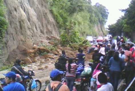 Derrumbe en km 11 de la ruta hacia Boca del Monte.