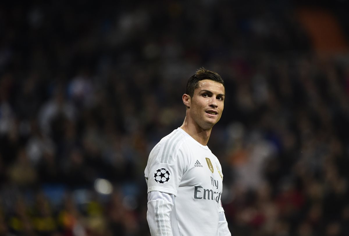 Cristiano Ronaldo, de 30 años, tiene contrato con el Real Madrid hasta 2018. (Foto Prensa Libre: EFE).