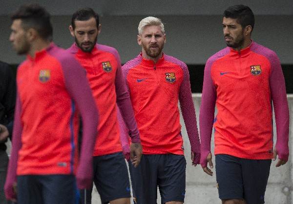 Barcelona disfruta de las buenas ganancias económicas, tras contar con grandes estrellas del futbol. (Foto Prensa Libre: AFP).