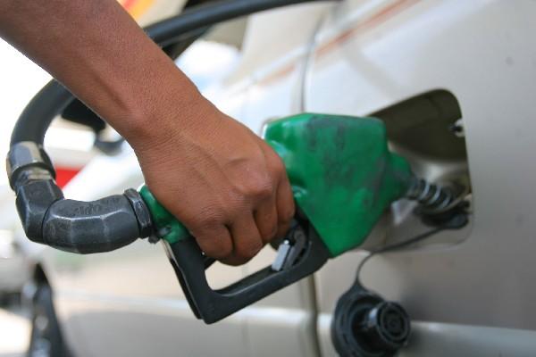 El gobierno autorizó un nuevo ajuste a los precios de las gasolinas en Honduras. (Foto Prensa Libre: Hemeroteca PL)