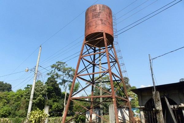 Cuatro años tiene sin uso depósito de agua. (Foto Prensa Libre: Omar Méndez)