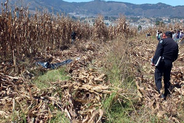 Cadáver fue encontrado en un cañaveral de Salcajá. (Foto Prensa Libre: Carlos Ventura)<br _mce_bogus="1"/>