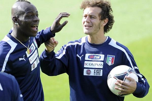 Alessandro Diamanti fue quien le dio el pase a Italia. (Foto Prensa Libre: EFE)