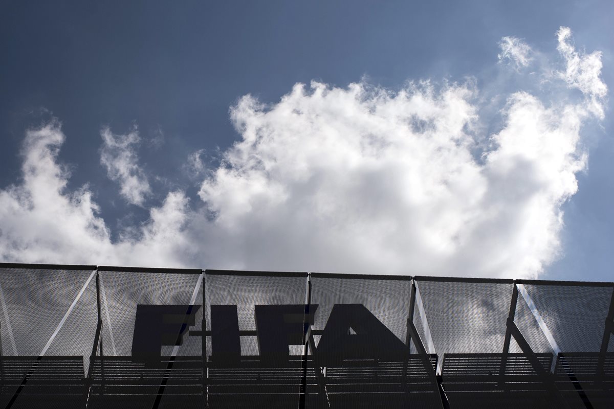 Vista del logotipo de la Fifa antes de la celebración de una rueda de prensa con motivo del Comité Ejecutivo de la Fifa. (Foto Prensa Libre: EFE)